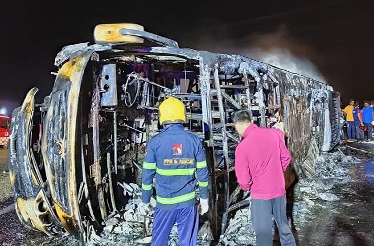 بھارت: مسافروں سے بھری بس میں آگ لگ گئی، بچوں سمیت 25 افراد ہلاک