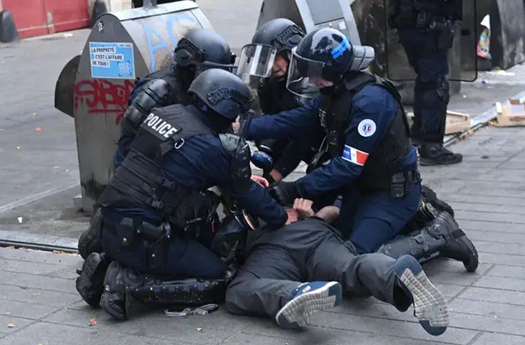 فرانس میں پر تشدد مظاہرے جاری؛ 45 ہزار پولیس اہلکار تعینات، سیکڑوں گرفتاریاں