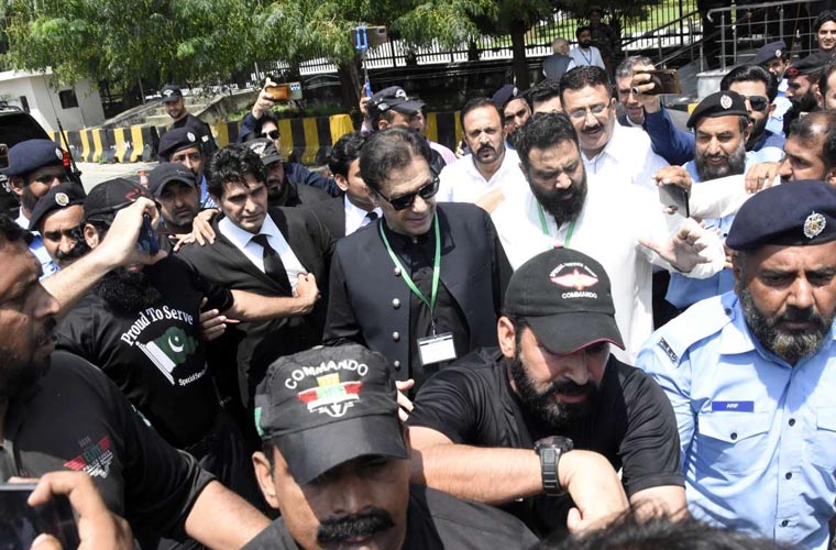 توہین الیکشن کمیشن کیس: عمران خان کو آج گرفتار کرکے پیش کرنے کا حکم