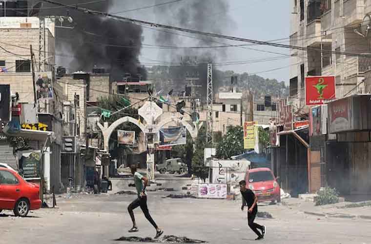 اسرائیل کا فلسطینی پناہ گزینوں کے کیمپ میں فوجی آپریشن، 8 شہری شہید