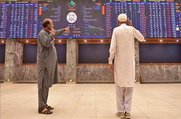 پاکستان اسٹاک ایکس چینج شدید مندی کا شکار، انڈیکس 1700 پوائنٹس گرگیا