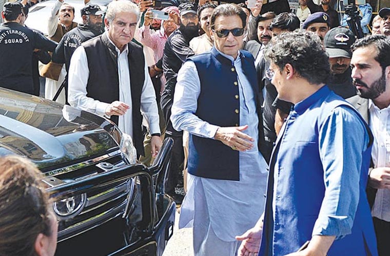 چیئرمین پی ٹی آئی کیخلاف مختلف تھانوں میں مقدمات درج، اسلام آباد پولیس نے تفتیش کیلئے کل طلب کرلیا