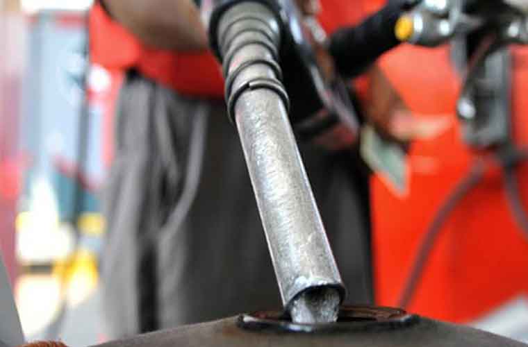 نگراں حکومت کا عوام کو زوردارجھٹکا،پیٹرولیم مصنوعات کی قیمتوں میں 20 روپے لیٹر تک اضافہ