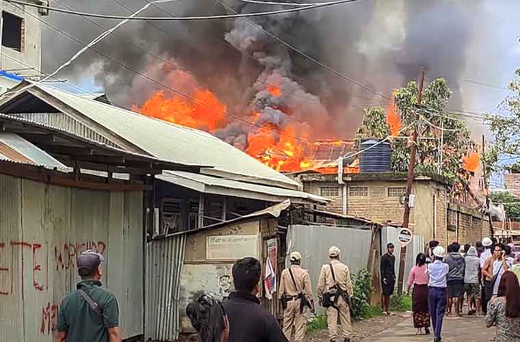 منی پور میں جاری خانہ جنگی: انڈین ریاست کے ہاتھوں سے معاملات نکلنے لگے