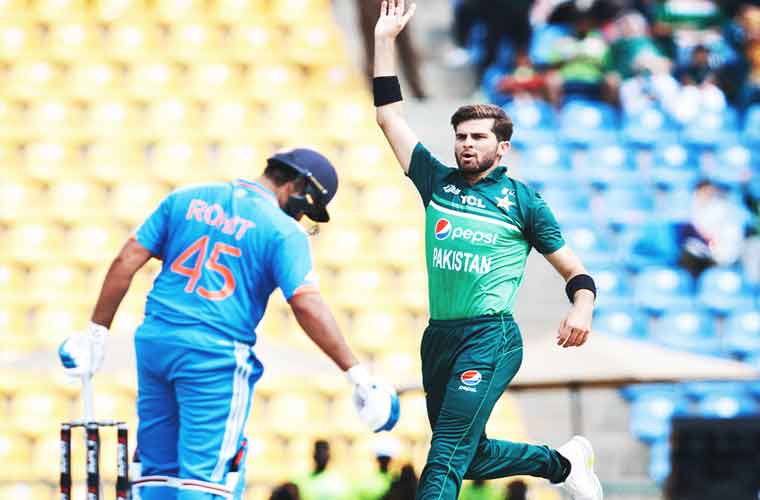 پاک بھارت میچ : شاہین آفریدی کے دو بڑے شکار ، شرما اور کوہلی آوٹ