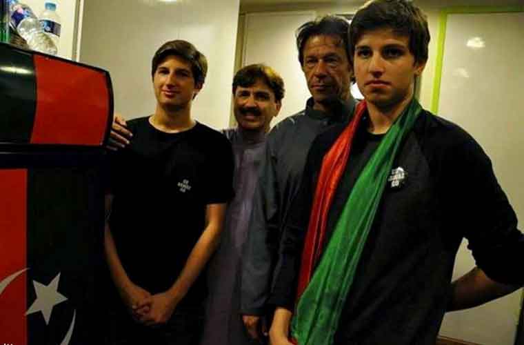 چیئرمین پی ٹی آئی کی بیٹوں سے ٹیلیفونک ملاقات نہ کروانے پر سپرنٹنڈنٹ اٹک جیل سے جواب مانگ لیا