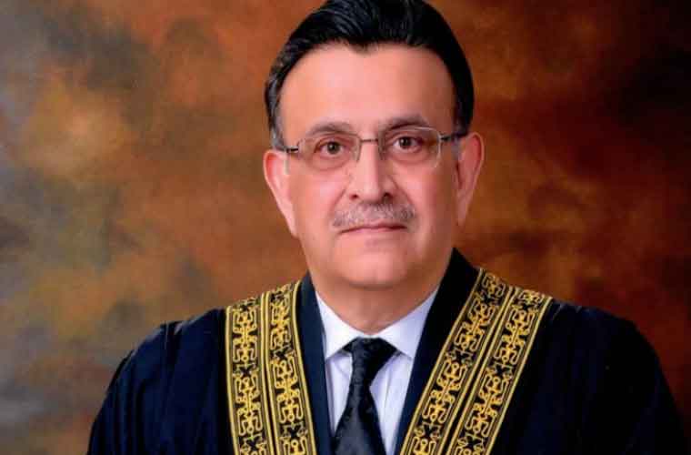 آئینی ایشوز میں الجھا کر عدالت کا امتحان لیا گیا: چیف جسٹس