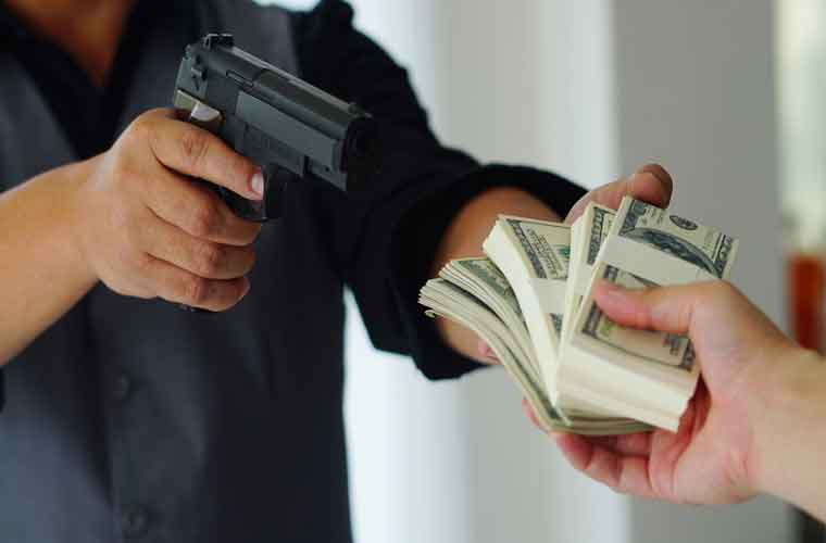 کراچی میں ڈاکو راج : 9 ماہ میں ڈاکوؤں نے 100 سے زائد شہری مارڈالے