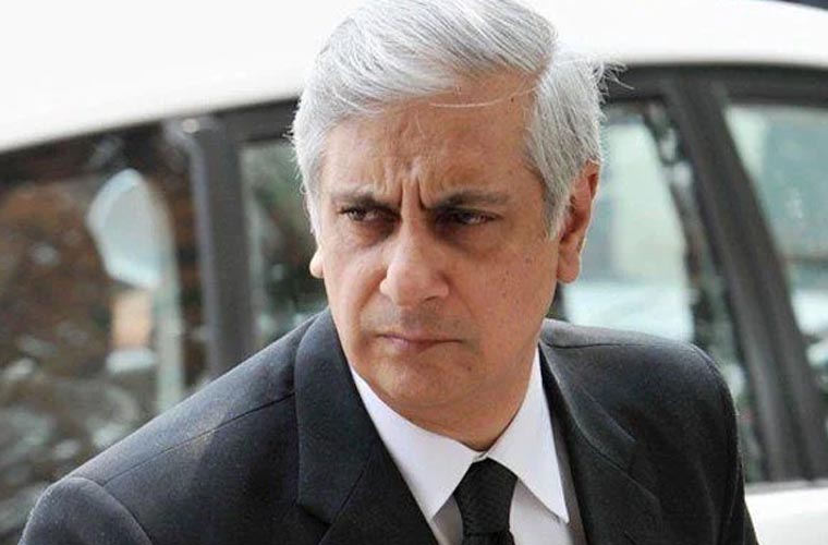 پاکستانی سیاست کو اب کیسز کے ذریعے کنٹرول نہیں کیا جاسکتا: عرفان قادر