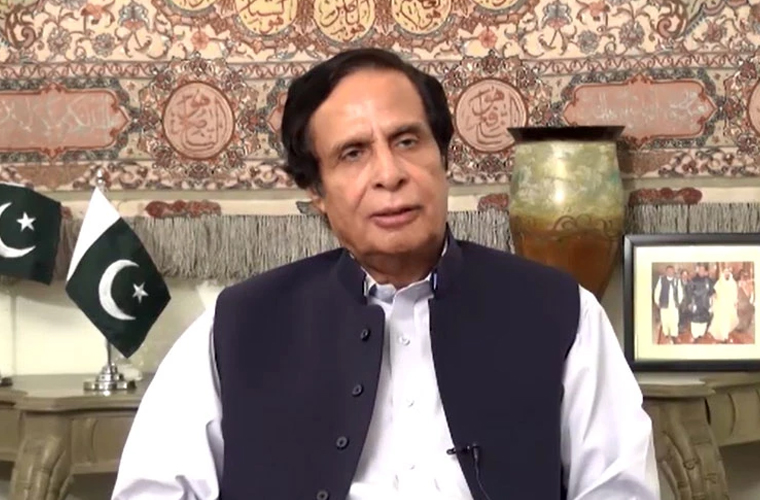 ابھی پریس کانفرنس نہیں کرنی: پرویز الہٰی کی کمرہ عدالت میں گفتگو