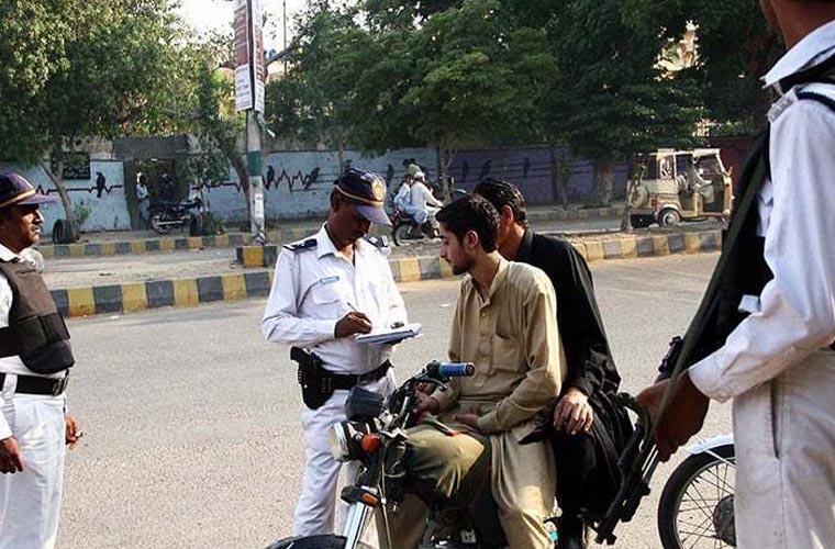 ٹریفک قوانین کی خلاف ورزی پر جرمانوں میں اضافہ، کم از کم جرمانہ 500 روپے ہوگا