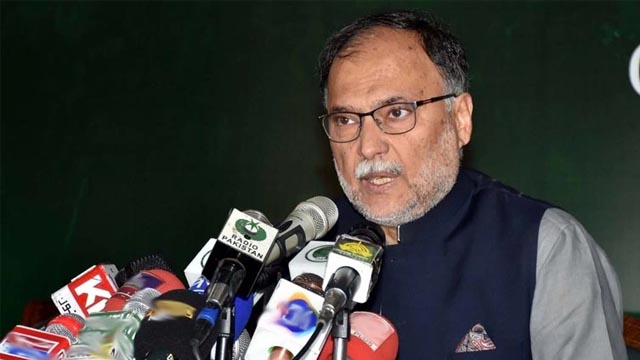 اسٹیبلشمنٹ نے اعلانیہ تسلیم کیا کہ وہ اب سیاست میں مداخلت نہیں کریں گے: احسن اقبال