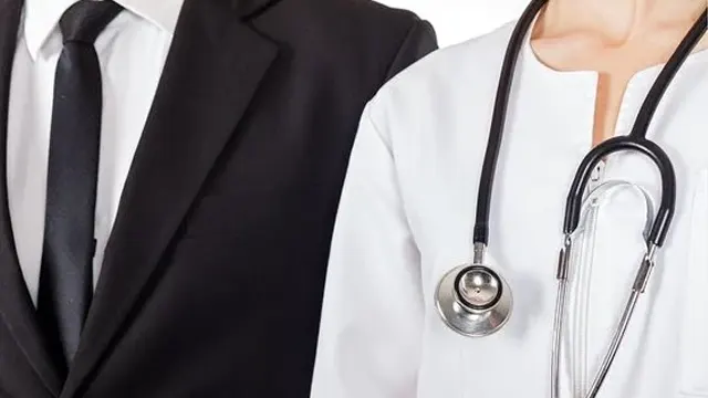 کیا آپ جانتے ہیں، ڈاکٹر سفید جبکہ وکیل کالے کوٹ کیوں پہنتے ہیں؟