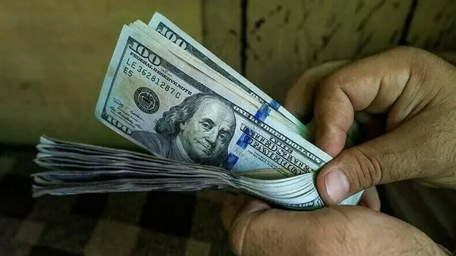 ڈالر کے مقابلے میں روپیہ مزید تگڑا ہوگیا