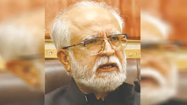 پی ٹی آئی پر نہیں چیئرمین پی ٹی آئی پر پابندی لگنی چاہیے: محمود مولوی