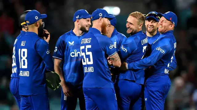 انگلینڈ کی مشکلات میں اضافہ، اہم بولر کرکٹ ورلڈکپ سے باہر ہوگئے