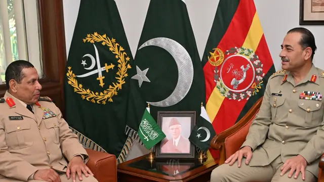 آرمی چیف سے سعودی بری فوج کے کمانڈر کی ملاقات، مشرق وسطیٰ میں جاری تنازع پر گفتگو