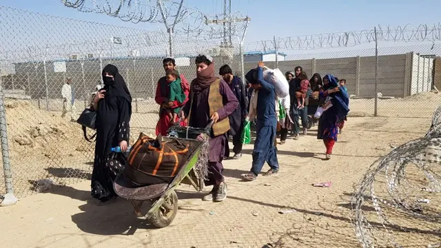 وزارت داخلہ کی غیر قانونی مقیم افراد کے سہولتکاروں کیلئے وارننگ