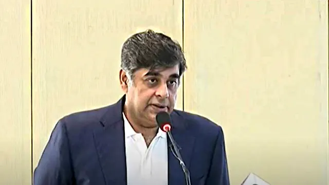 ہماری ٹیکس آمدنی ملکی قرضے کی ادائیگیوں کے برابر ہے: وزیر تجارت و صنعت