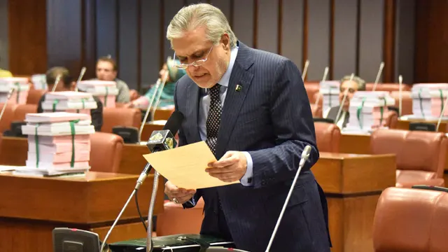 دہشتگردی سے نمٹنے کیلئے مستقل حکومت کا انتظار نہیں کرنا چاہیئے: اسحاق ڈار