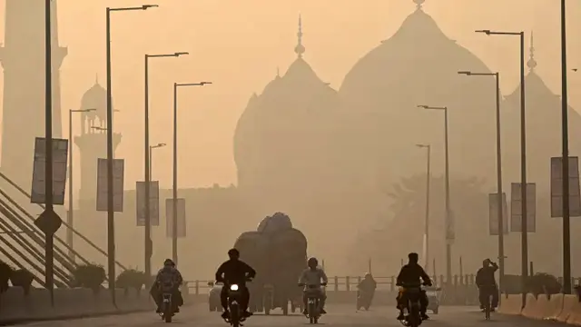 اسموگ کے باعث لاہور میں 4 دن عام تعطیل کا اعلان