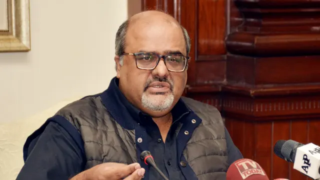 لندن میں شہزاد اکبر پر تیزاب سے حملہ