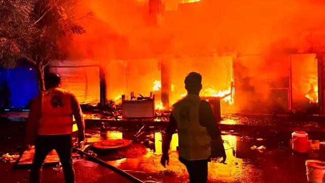 کراچی: عائشہ منزل پر دکانوں میں آگ لگ گئی، رہائشی فلیٹوں کو بھی لپیٹ میں لے لیا