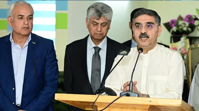 دہشتگرد ہاری ہوئی اور ہم جیتی ہوئی جنگ لڑرہے ہیں: نگراں وزیراعظم