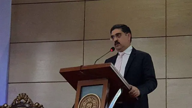 کچھ لوگ سیاسی احتجاج چاہتے ہیں، سیاسی رویوں پر بات نہیں کرنا چاہتے: نگراں وزیر اعظم
