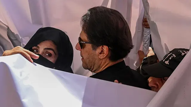 نیب نے عمران خان اور بشریٰ بی بی کیخلاف توشہ خانہ ریفرنس دائر کردیا