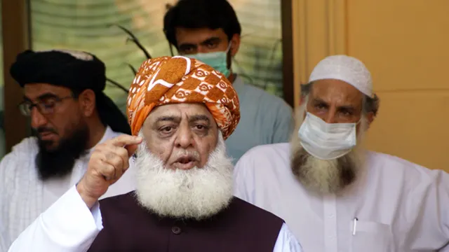مولانا فضل الرحمان وفد کے ہمراہ افغانستان کے شہر کابل پہنچ گئے