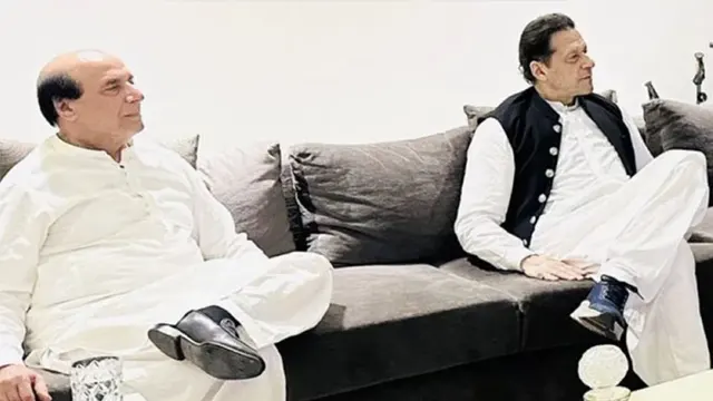 توشہ خانہ کیس: عمران خان نے لطیف کھوسہ کو تبدیل کرکے نیا وکیل مقرر کردیا