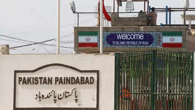 پاکستان کی ایران میں جوابی کارروائی، دہشت گردوں کے ٹھکانوں پر حملہ