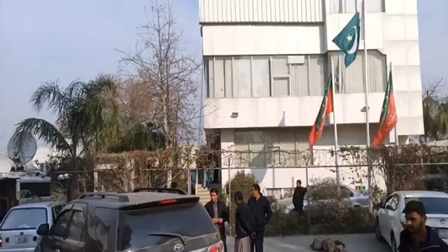 اسلام آباد پولیس نے پی ٹی آئی سینٹرل میڈیا سیکریٹریٹ کا گھیراؤ کرلیا