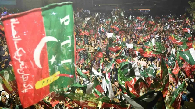 خوفناک سیاسی تقسیم کے اس ماحول میں ’اچھوت‘ پارٹی صرف پی ٹی آئی ہے
