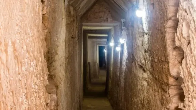 قدیم مصری مقبرے کے نیچے وسیع سرنگ دریافت