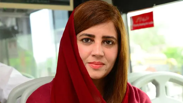 پی ٹی آئی رہنما زرتاج گل کو پشاور ہائیکورٹ کے باہر سے گرفتار کرلیا گیا