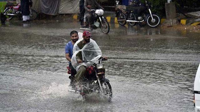 کراچی سمیت ملک کے مختلف علاقوں میں بارشوں سے سیلابی صورتحال کا خدشہ، ہائی الرٹ جاری