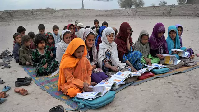 پاکستان میں کتنے بچے تعلیم سے دور ، وزارت تعلیم نے افسوسناک رپورٹ جاری کردی