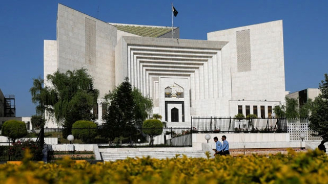 پاکستان کی سب سے بڑی عدالت میں کتنے کیسز انصاف کے منتظر؟