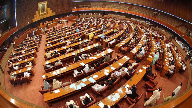 تحریک انصاف نے قومی اسمبلی میں  بانی پی ٹی آئی کی رہائی کے لیے قرارداد جمع کرادی
