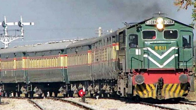 پاکستان ریلوے کی بڑی کامیابی، صرف 8 ماہ میں ریکارڈ آمدن