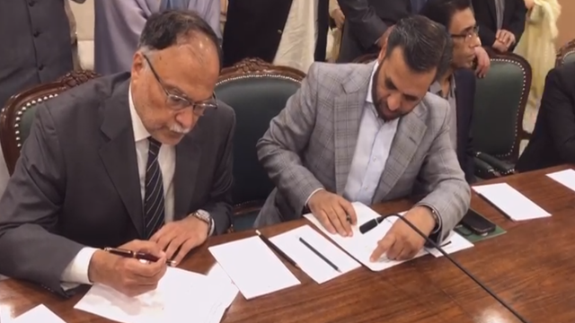 مسلم لیگ ن اور ایم کیو ایم کے درمیان آئینی ترمیم کا معاہدہ طے پاگیا