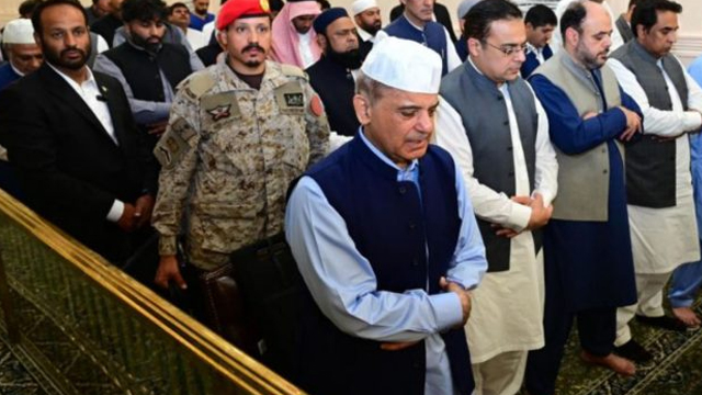 وزیر اعظم شہباز شریف کی روضہ رسول ﷺ پر حاضری