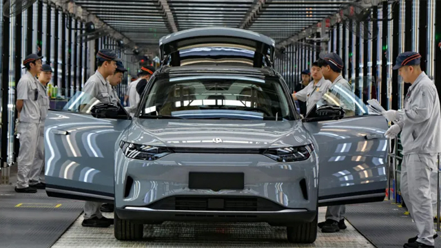 امریکی صدر کا چینی ساختہ الیکٹرک گاڑیوں پر پابندی عائد کرنے پر زور