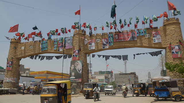 میٹروول سائٹ میں کار پر فائرنگ سے 2 افراد جاں بحق،وزیر اعلیٰ کا نوٹس