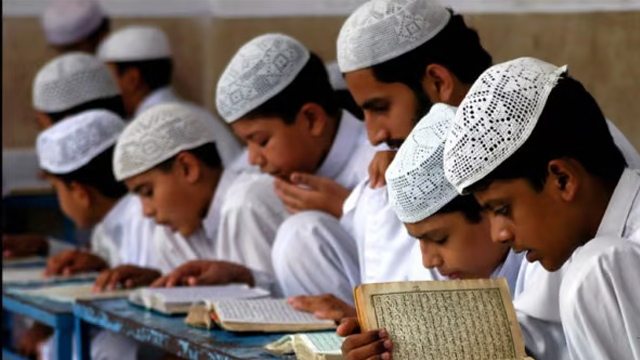 مودی سرکار نے انتخابات سے قبل اسلامی مدارس پر پابندی عائدکردی
