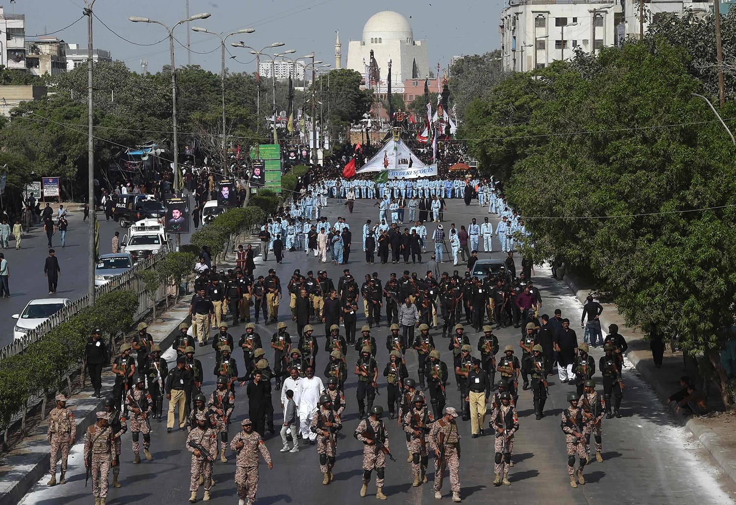 نواسہ رسولؐ اور شہدائے کربلا کی عظیم قربانیوں کی یاد میں ملک بھر میں آج یوم عاشور منایا جا رہا ہے