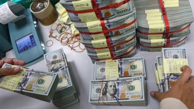 ملکی تاریخ میں پہلی بار حکومت نے اربوں روپے کا قرض قبل از وقت واپس کر دیا