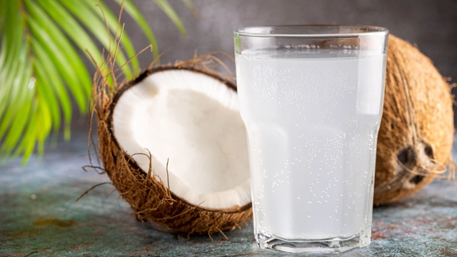 روزانہ کچا ناریل کھائیں تو جسم میں کیا تبدیلی آتی ہے؟ جان کر حیران رہ جائیں گے